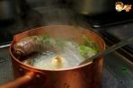 Кървавица с нахут и лучен сос