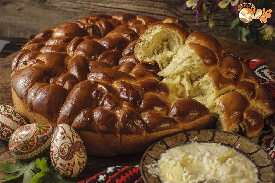 Великденски козунак