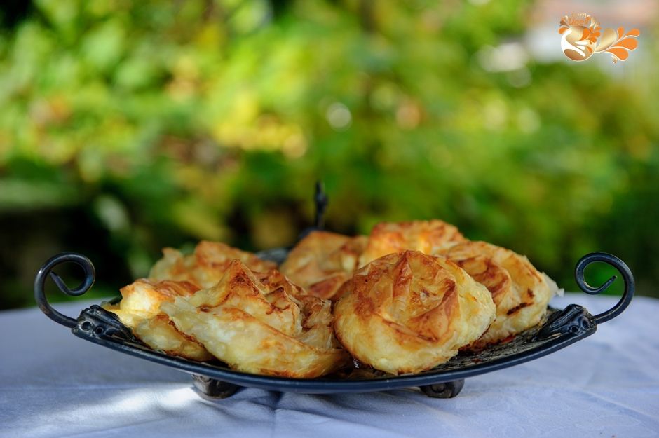 Кръгли банички с фини кори